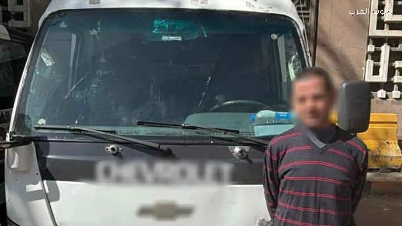 سائق سيارة أجرة يعطل المرور في الجيزة ويقبض عليه