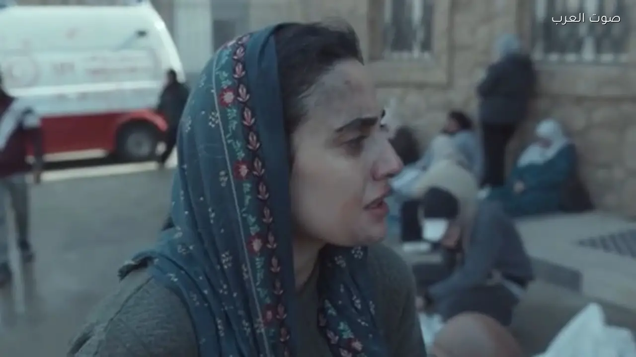 سارة يوسف تطلب مصحفاً من منة شلبي بعد إصابتها في مسلسل صحاب الأرض