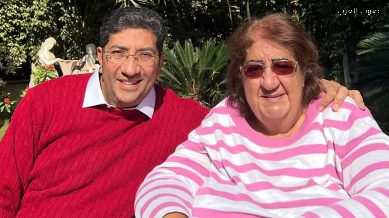 شقيق هاني رمزي يحيي ذكرى وفاة والدته الأربعين