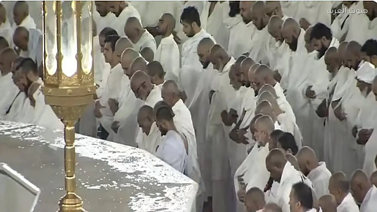 صفوف المصلين تمتد لأكثر من كيلومتر خارج الحرم المكي