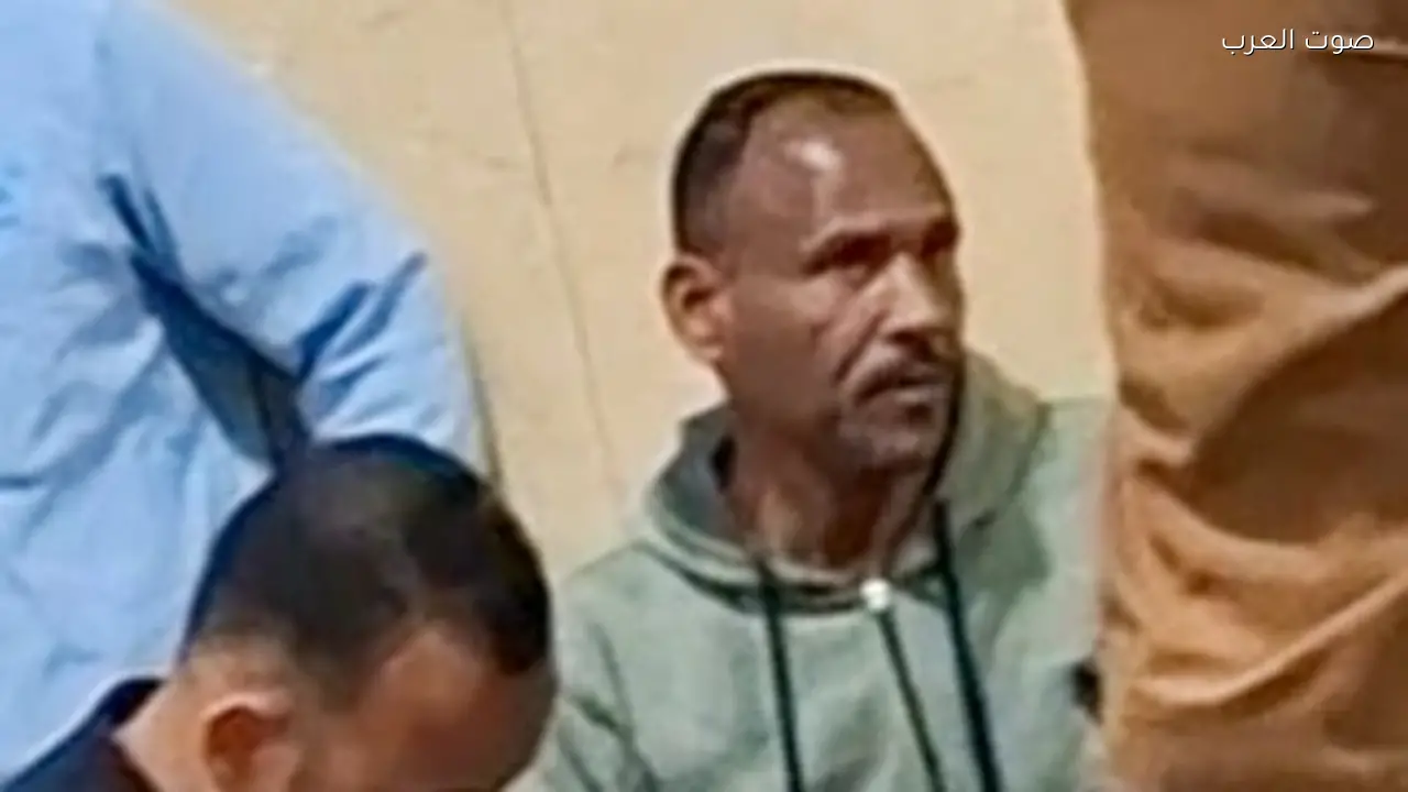 صورة جديدة لفرد الأمن المعتدى عليه من رجل أعمال في كمبوند بالتجمع