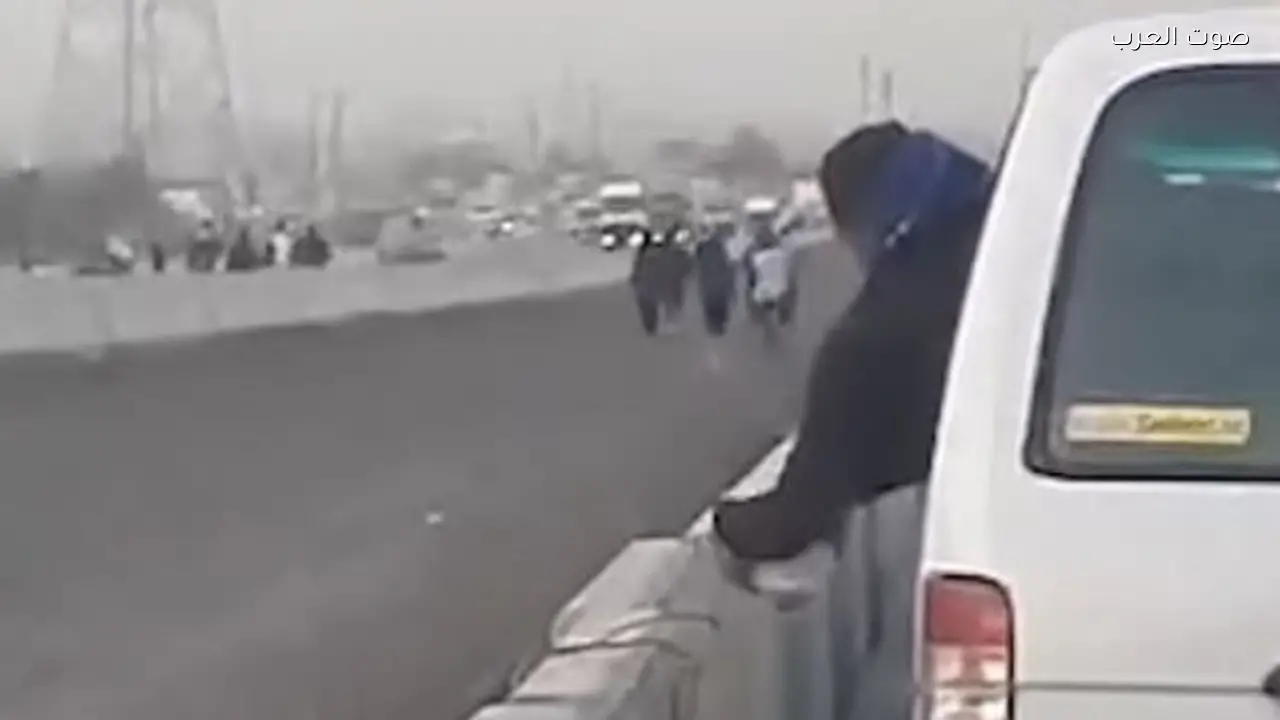 ضبط سائق وعاطل سرقا كشاف إنارة من طريق بنها بالقليوبية