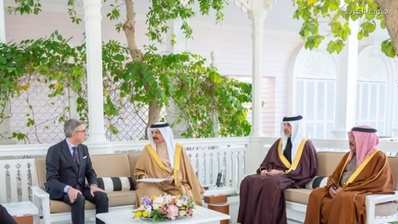 عاهل البحرين يؤكد تعزيز الشراكة مع فرنسا