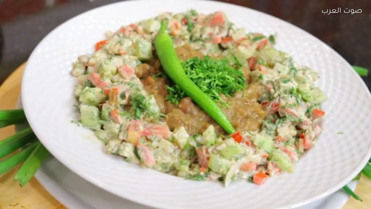 عجة طعمية وفول بالجبنة مع السلطة لوجبة مميزة اليوم