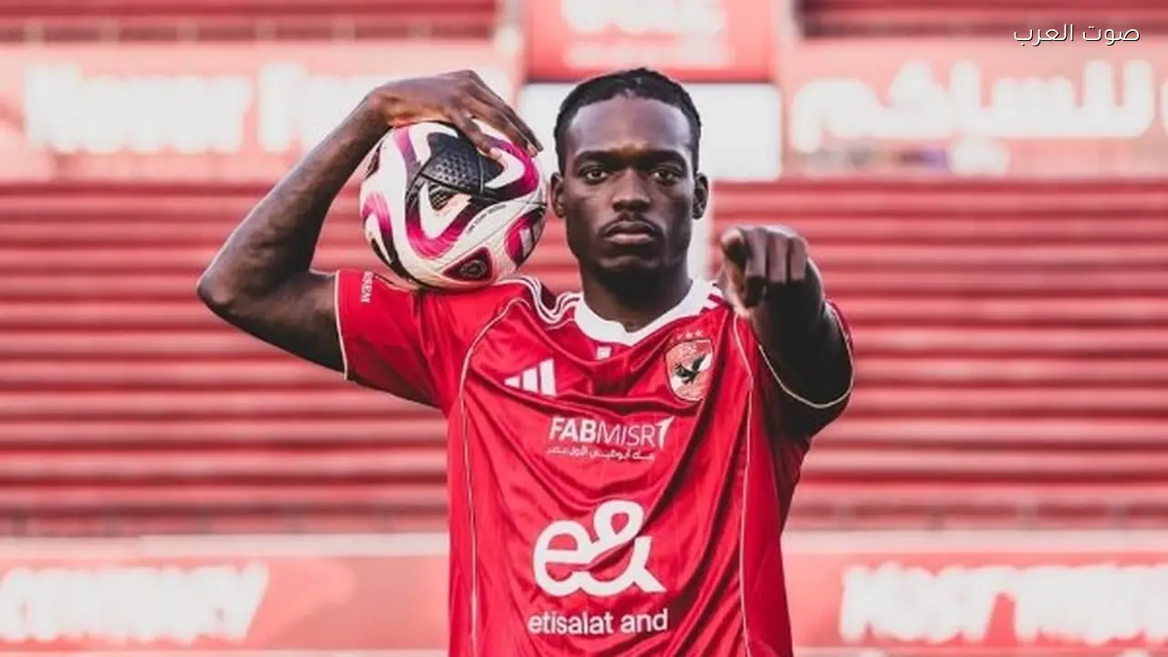 عماد متعب ينتقد أداء كامويش في الملعب