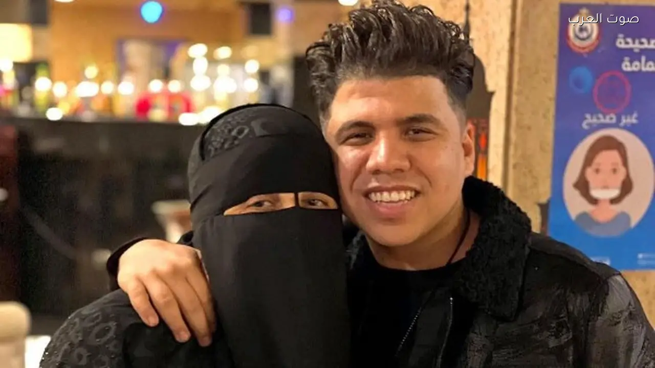 عمر كمال يناشد الجمهور بالدعاء لوالدته قبل العملية