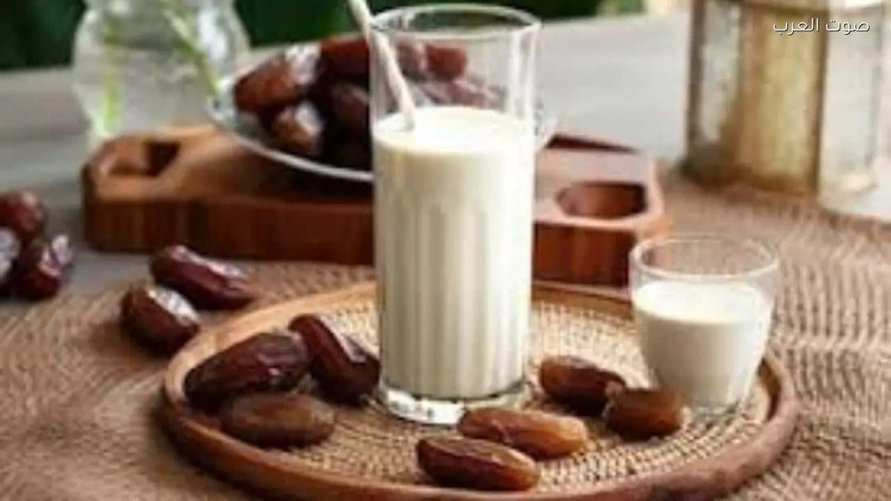 فوائد تناول التمر مع اللبن على الإفطار في رمضان