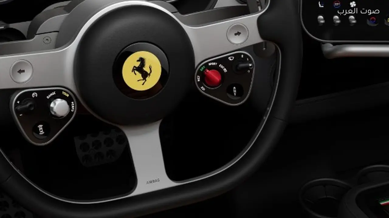 فيراري الكهربائية تستخدم مفتاح زجاجي وأزرار بتصميم صوت السلاح