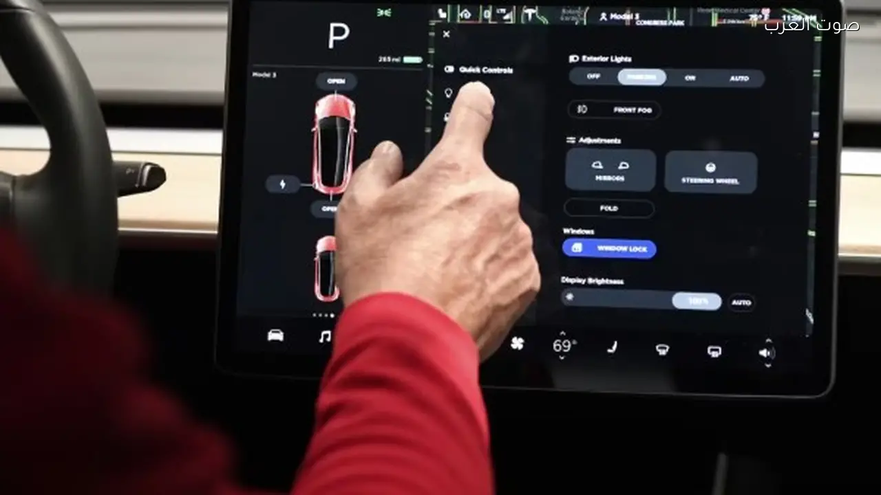فيراري تتخلى عن شاشات اللمس في سيارتها الكهربائية الجديدة بسبب آيفون