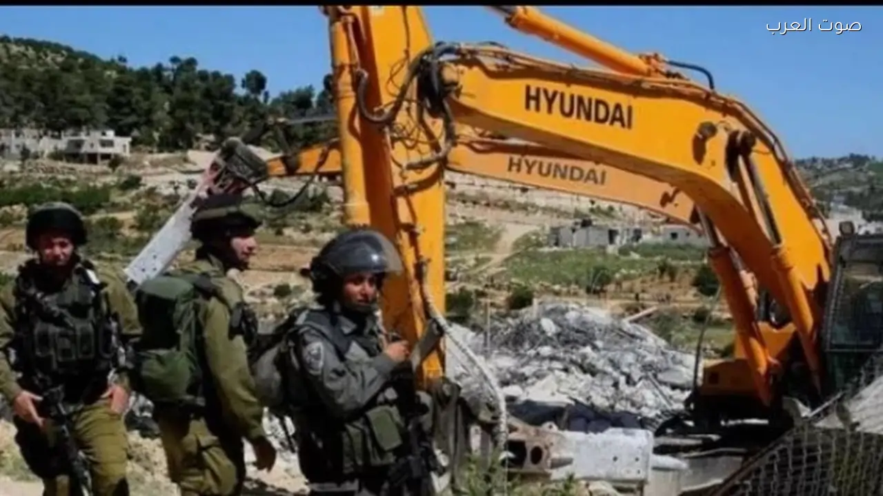 قوات الاحتلال تهدم منازل فلسطينية في الضفة الغربية وتعتقل العشرات