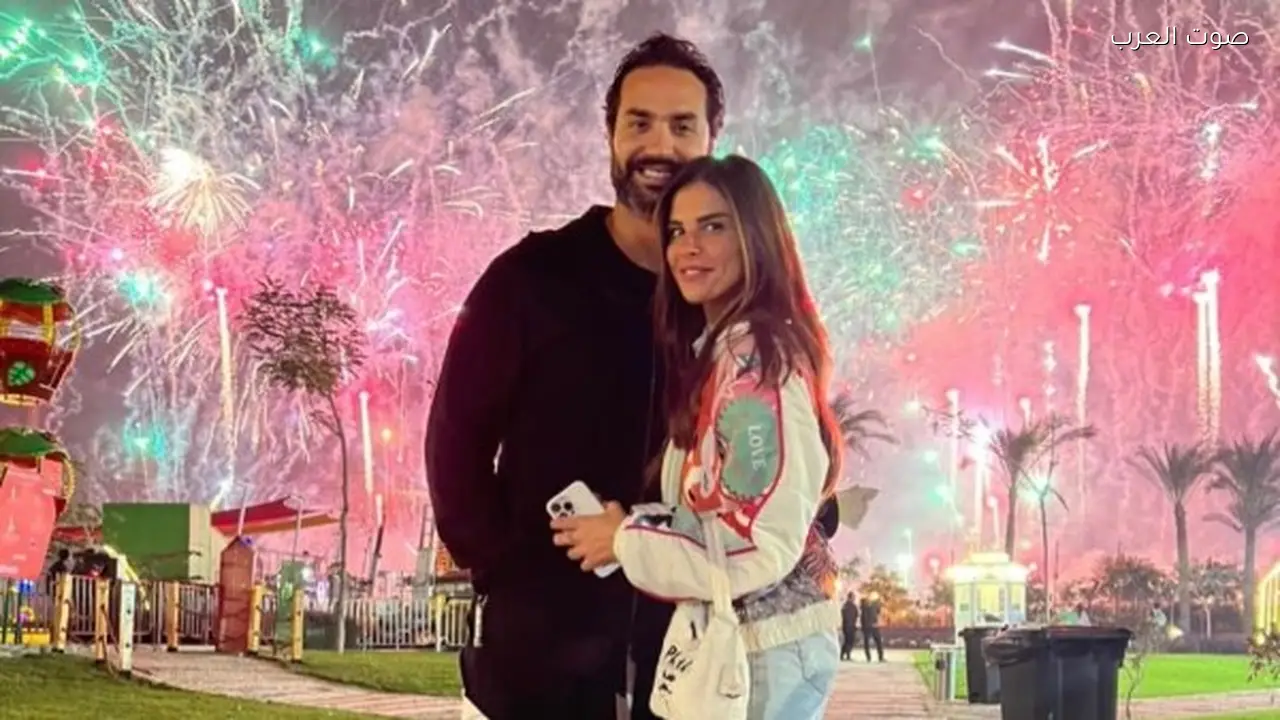 كريم فهمي يحتفل بعيد ميلاد زوجته بأجواء مميزة