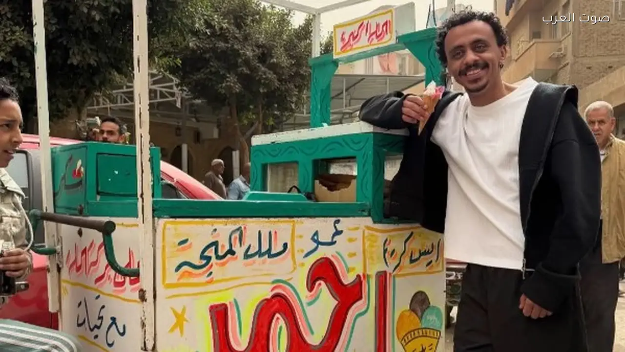 كزبرة ينشر صورًا من العباسية أمام عربة الآيس كريم