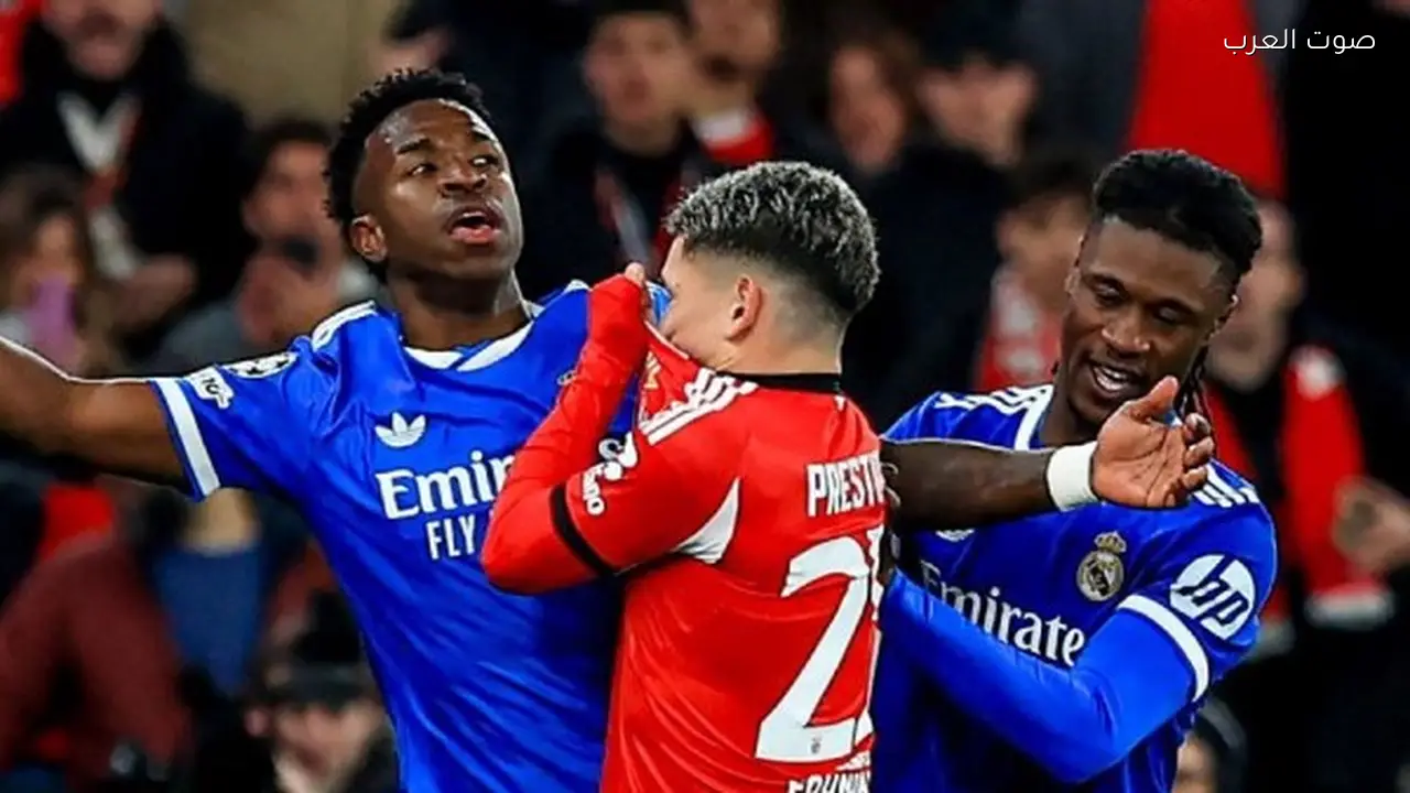 لاعب بنفيكا يرد على اتهامات العنصرية ويويفا يحقق في الأمر