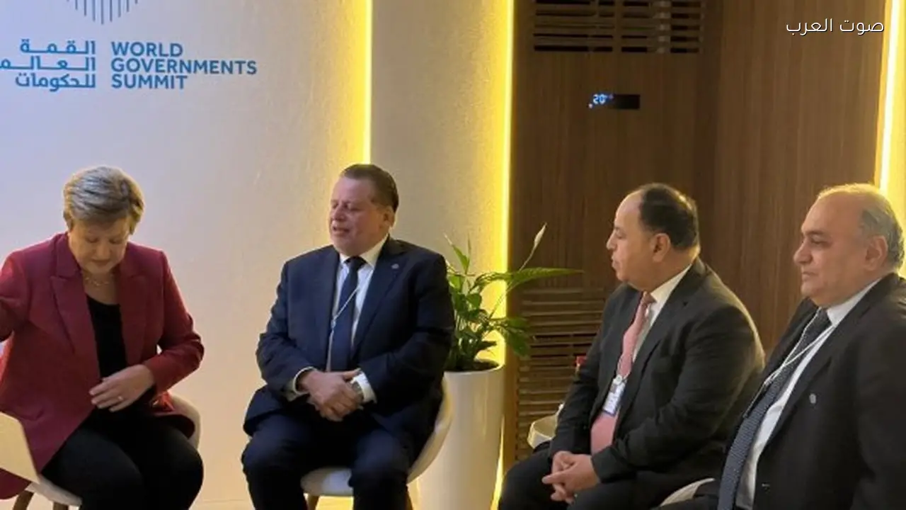 محافظ البنك المركزي يشارك في منتدى المالية العامة بدبي