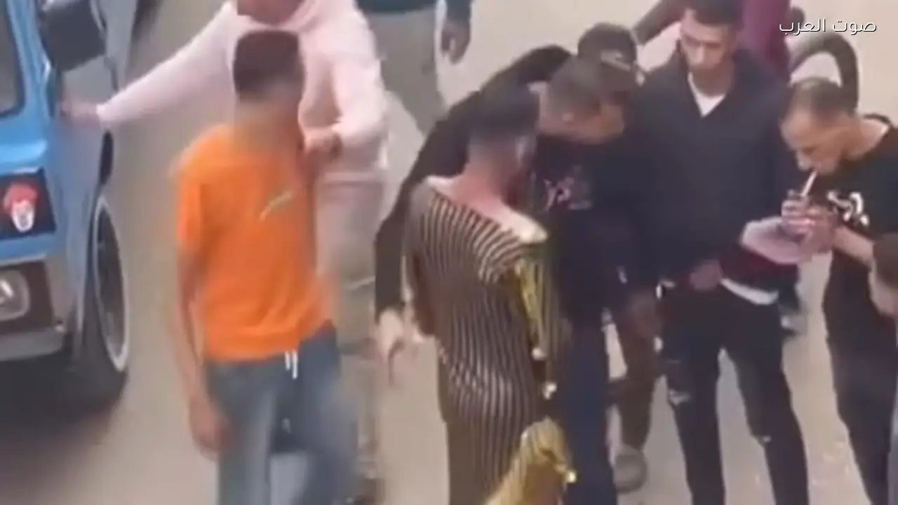 محاكمة 6 متهمين لإجبار شاب على ارتداء بدلة رقص في ميت عاصم