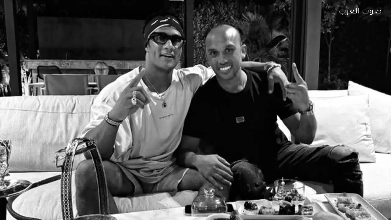 محمد رمضان ينعي إسلام رضا شقيق زينة بصورة تجمعهما