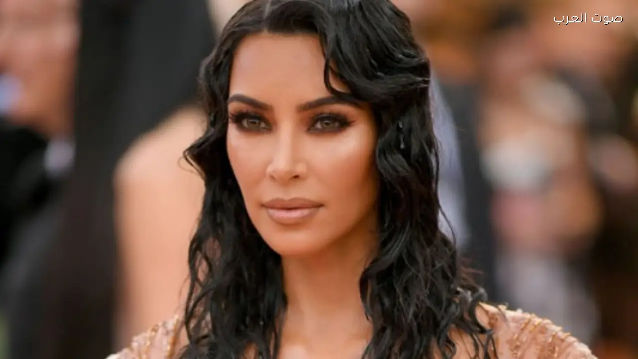 مشروب كيم كارداشيان الجديد يثير الجدل: ما هو الباراكسانثين؟