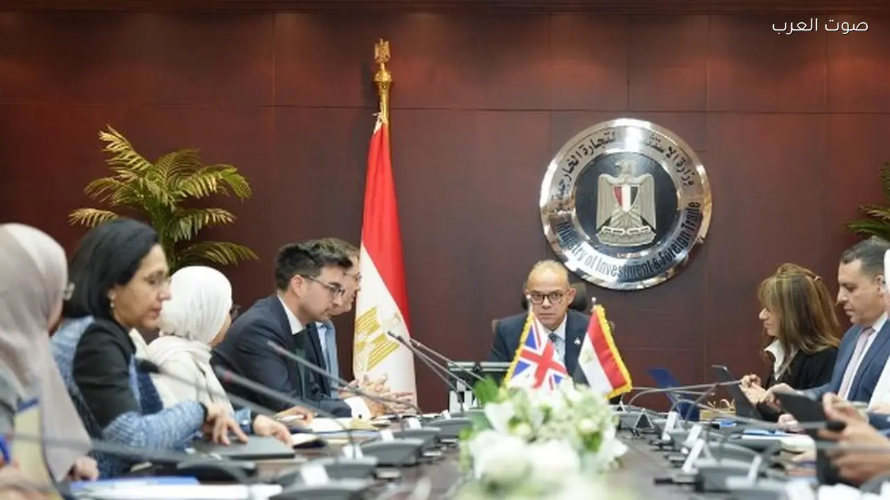 مصر وبريطانيا تعززان شراكتهما الاقتصادية للاستثمار الأخضر