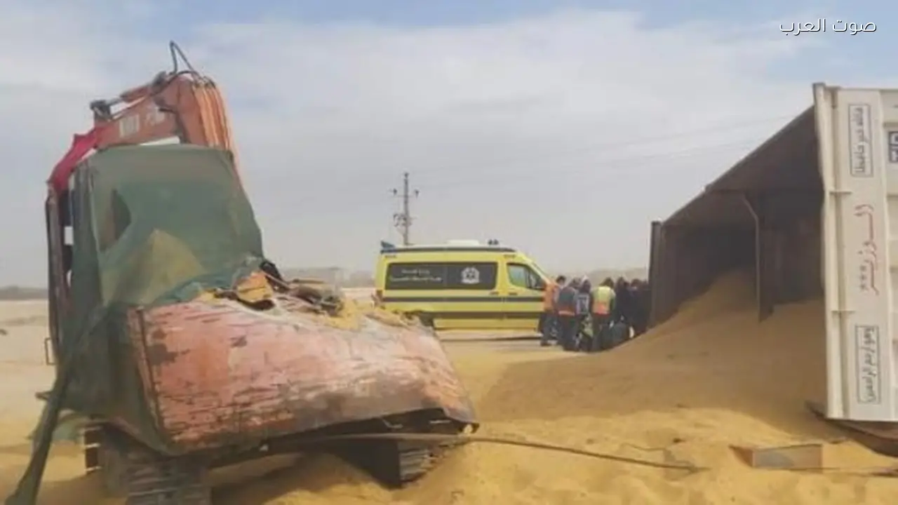 مصرع شخص وإصابة آخر بعد دهس لودر لسيارة ملاكي في أكتوبر