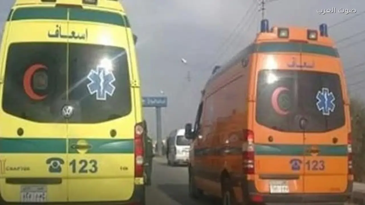 مصرع شخصين وإصابة 8 في تصادم سيارتين بمطروح