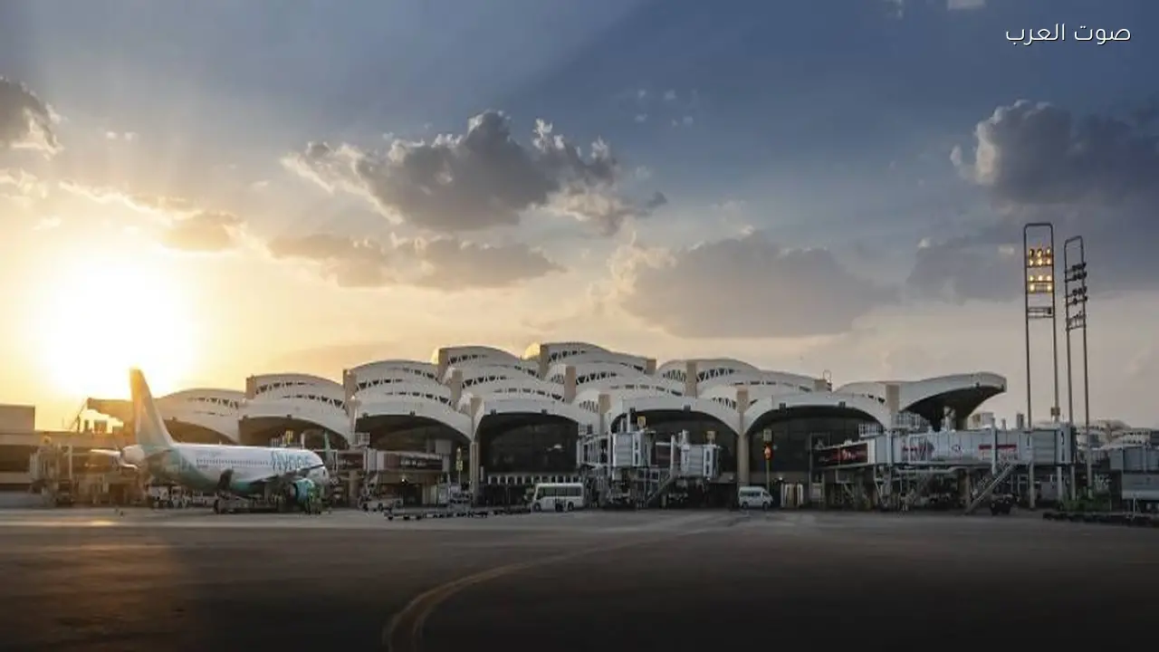 مطار الملك خالد الدولي ينبه المسافرين للتواصل مع شركات الطيران