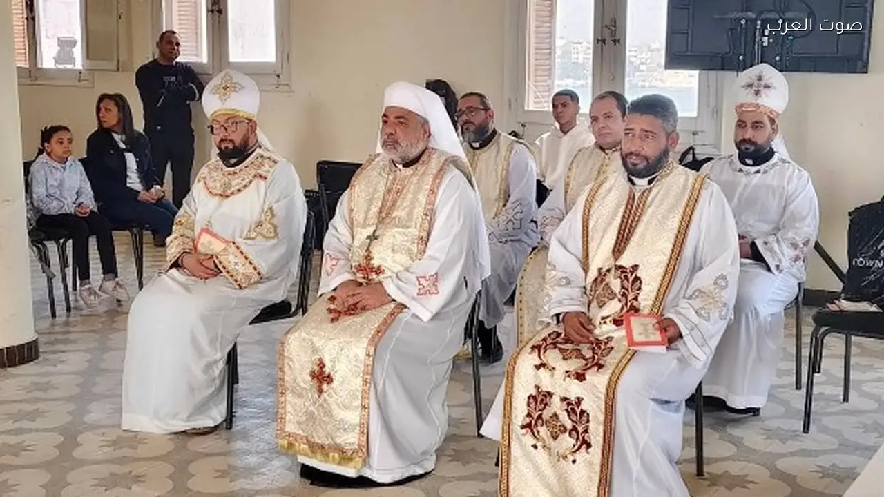 مطران إيبارشية طيبة للأقباط الكاثوليك يترأس يوم الشبيبة للثانوية