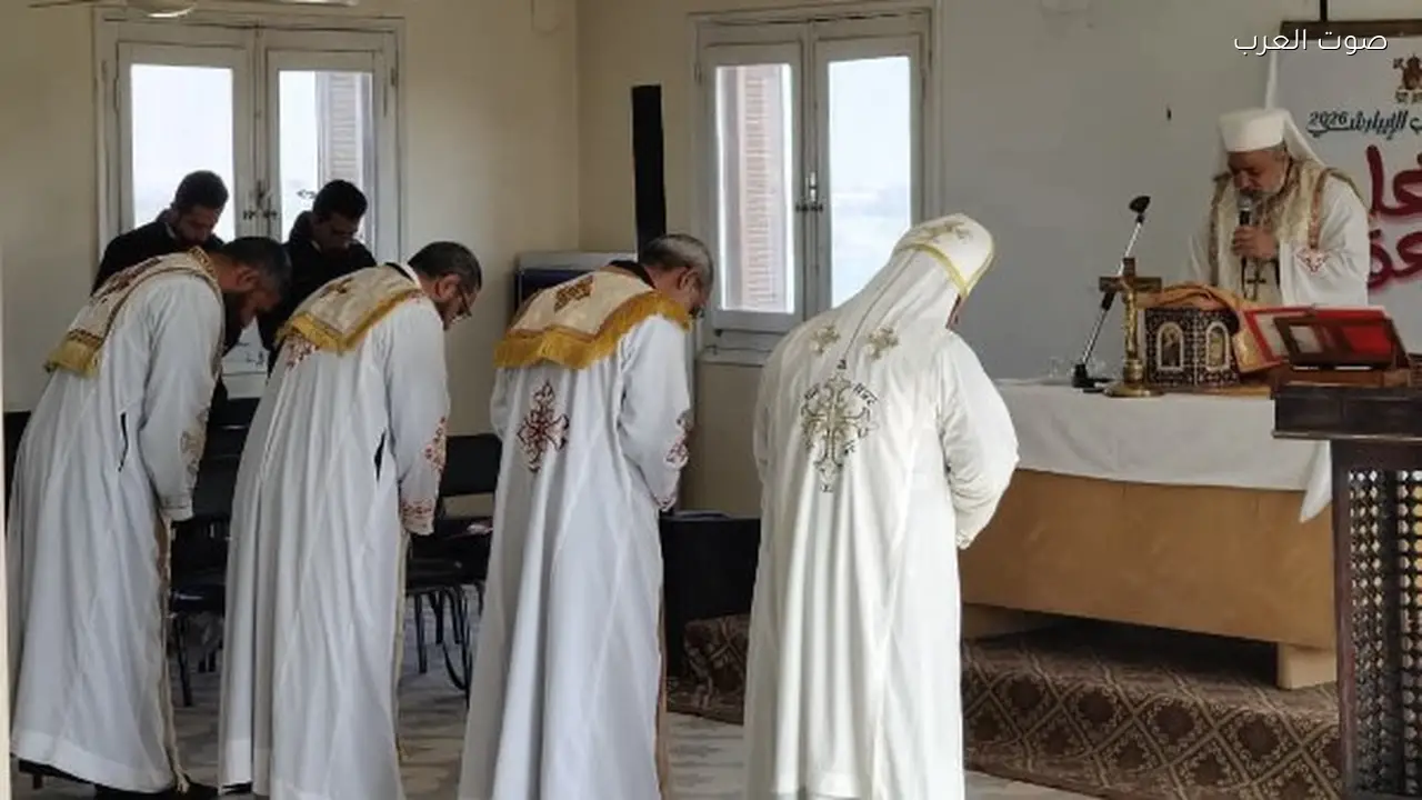 مطران إيبارشية طيبة للأقباط الكاثوليك يقود يوم الشباب الإيبارشي