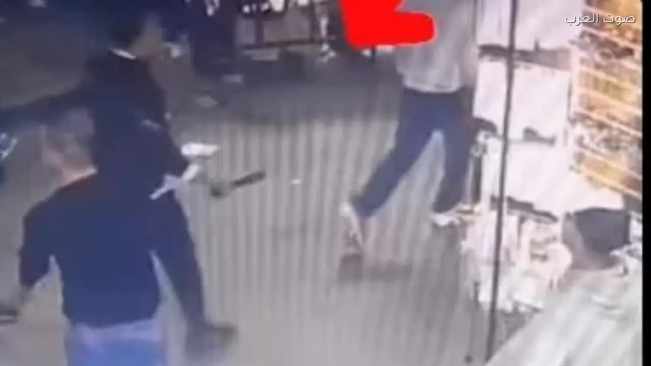 معركة بالأسلحة البيضاء في بولاق الدكرور تسفر عن كسر المحلات