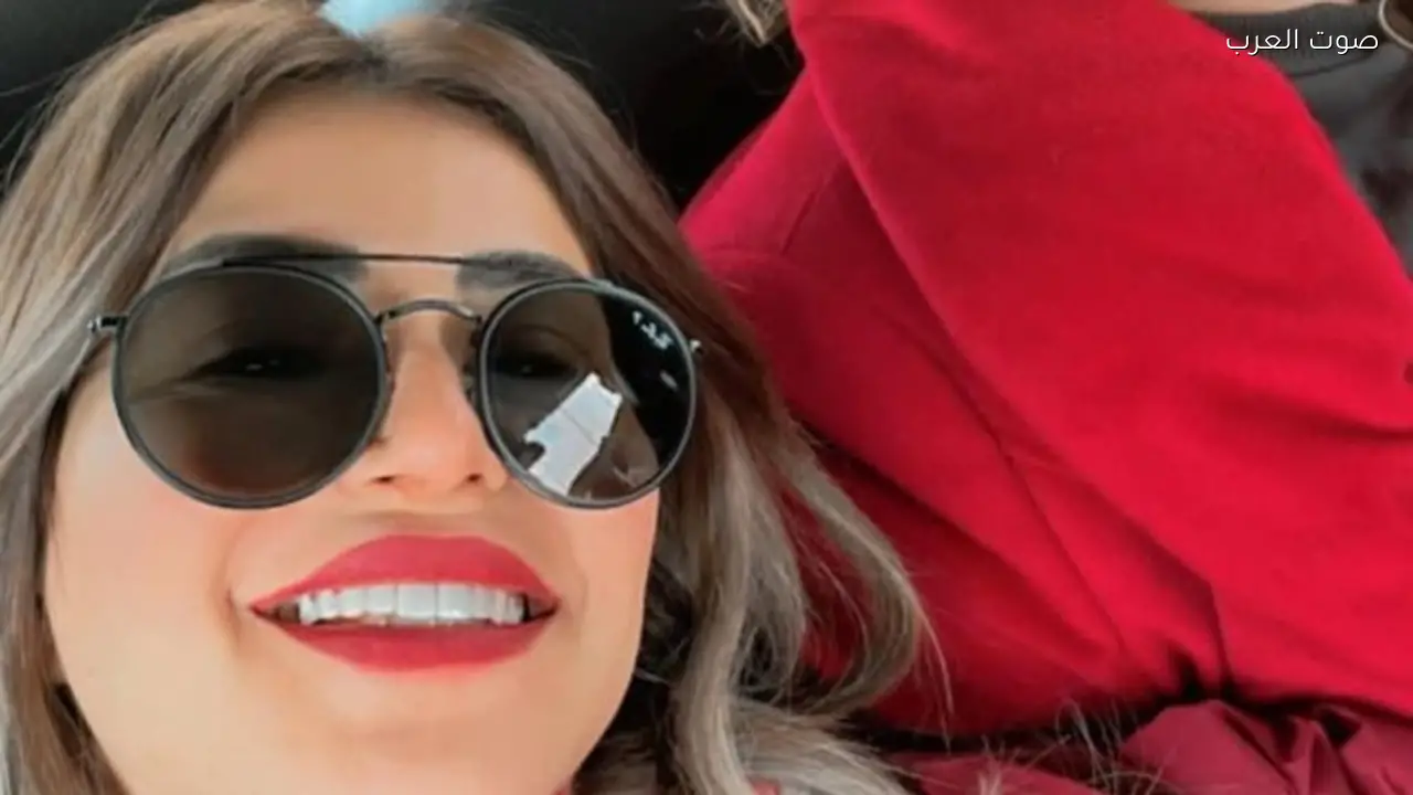 منة فضالي تهنئ والدتها بمناسبة عيد الحب