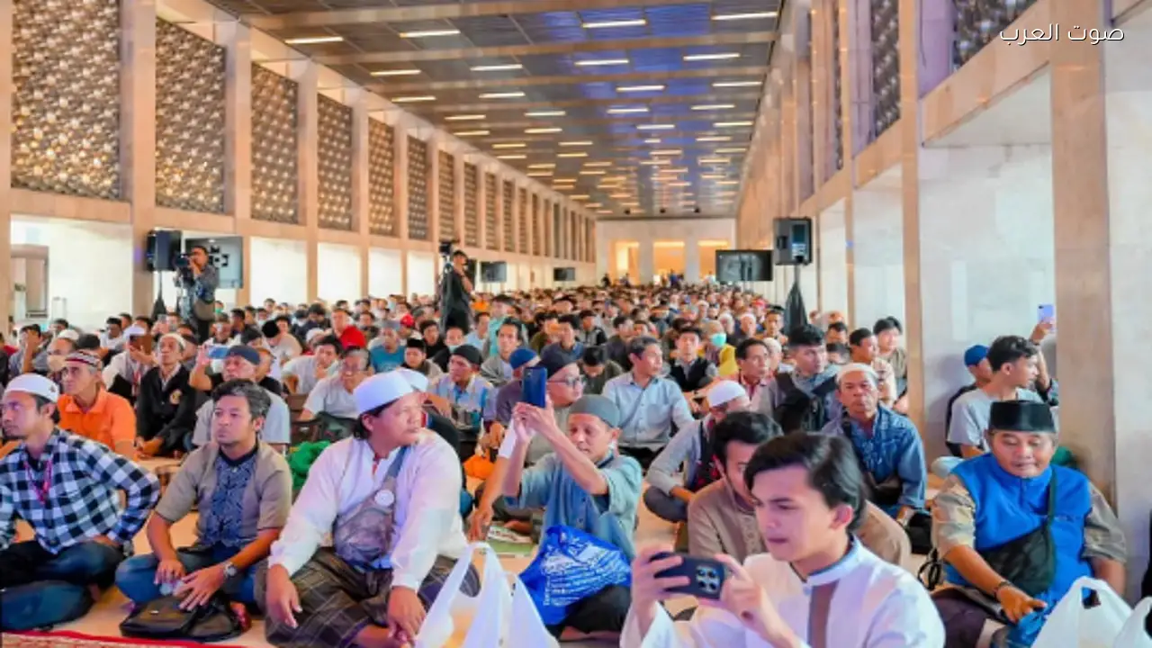 موائد المملكة تستضيف 3500 صائم في مسجد الاستقلال الإندونيسي