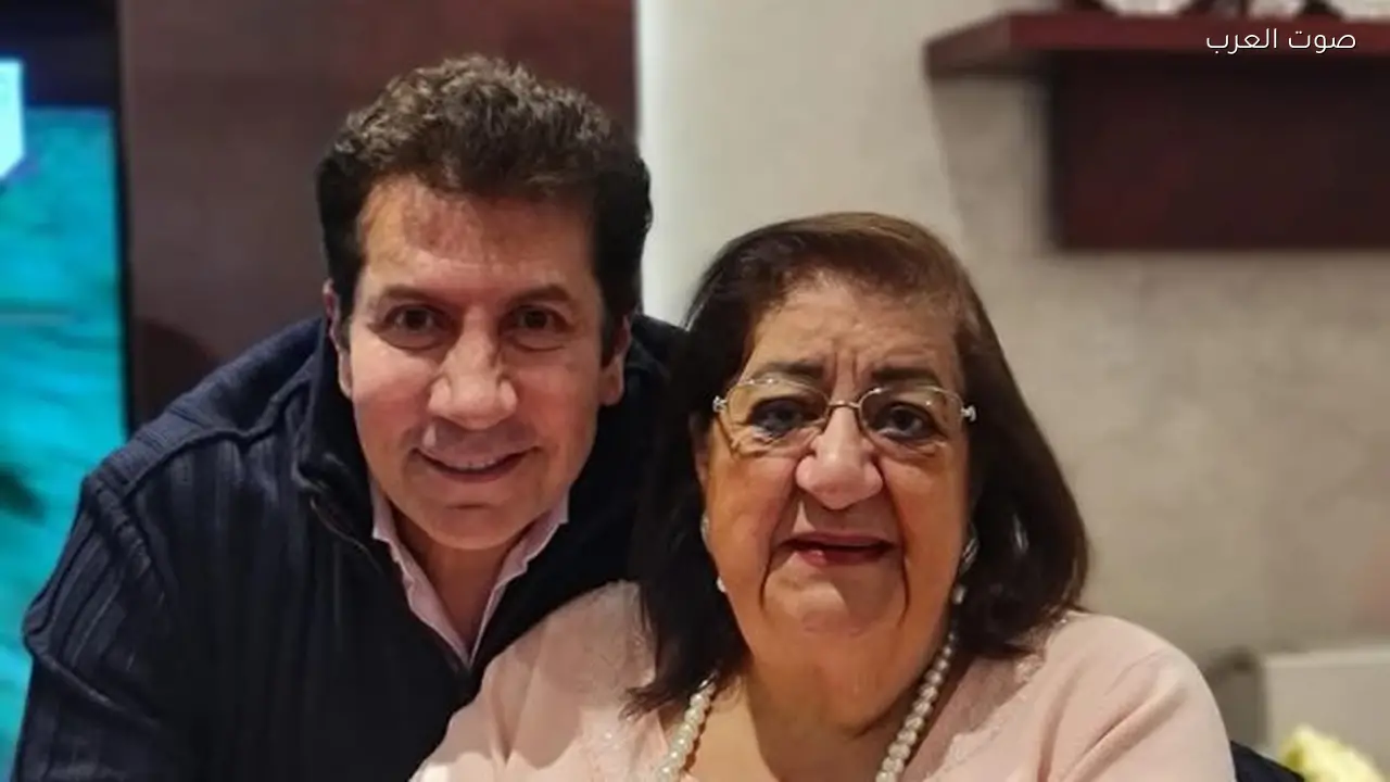 موعد قداس والدة هاني رمزي يعلنه شقيقه