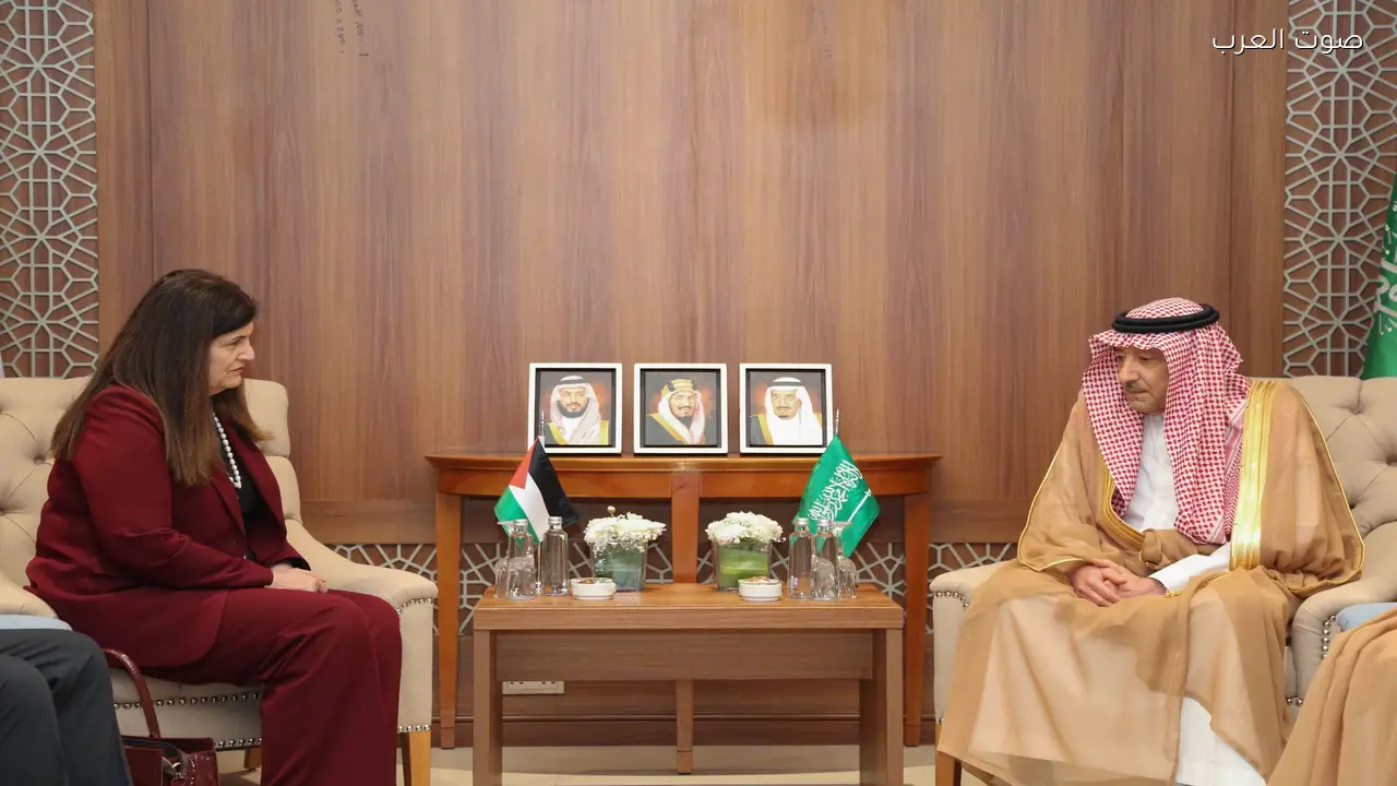 نائب وزير الخارجية يناقش تطورات الوضع في غزة مع وزيرة خارجية فلسطين