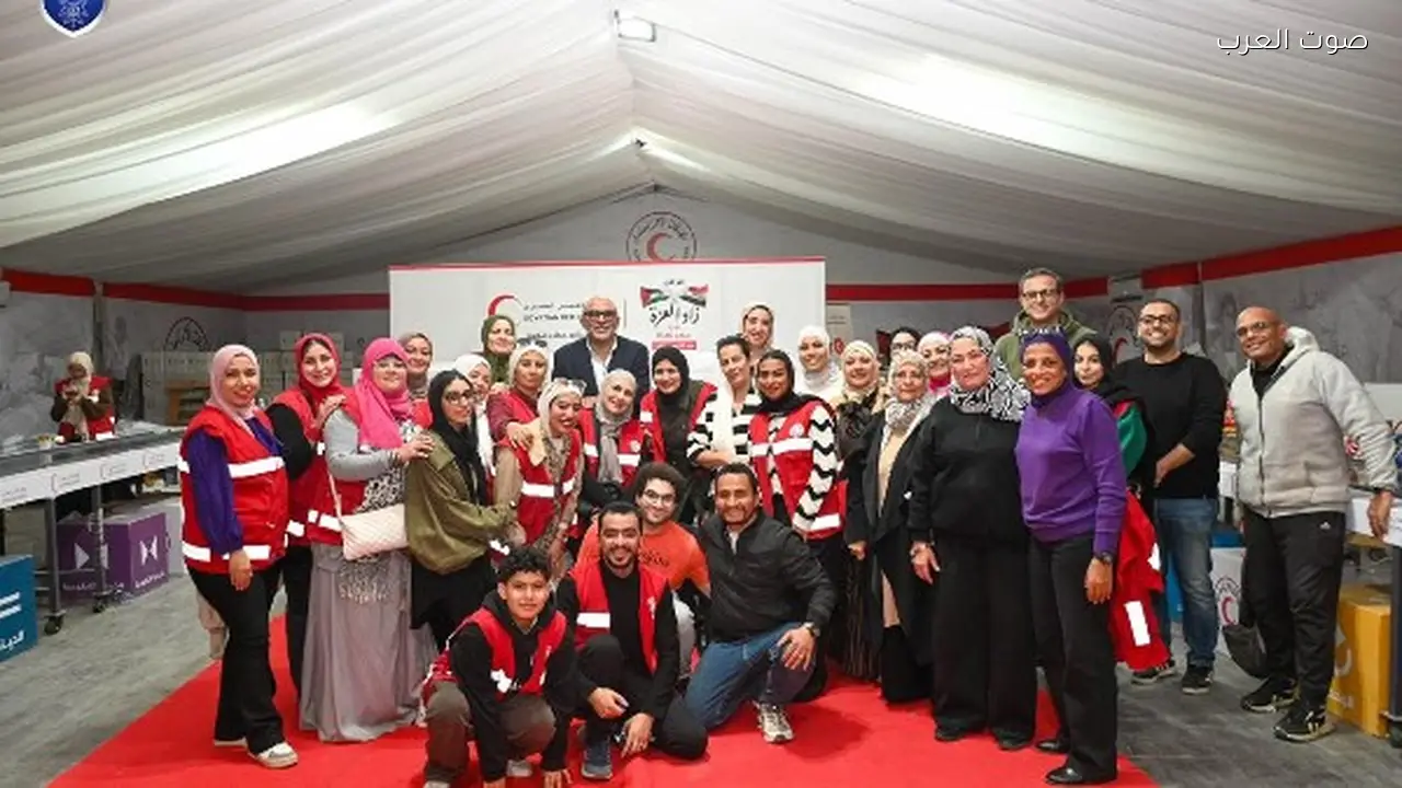 نادي الزهور يتعاون مع الهلال الأحمر لتوزيع قوافل الإغاثة على غزة