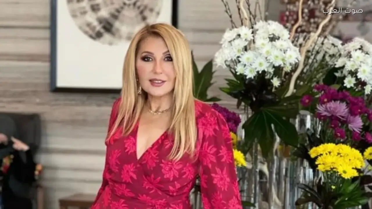 نادية الجندي تهنئ جمهورها بعيد الحب بفستان أحمر