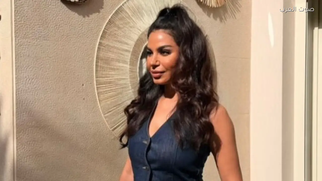 نسرين أمين تتألق في أحدث إطلالة لها