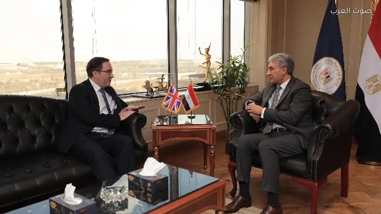 نمو ملحوظ في رحلات الطيران بين مصر وإنجلترا وفقًا لوزير السياحة