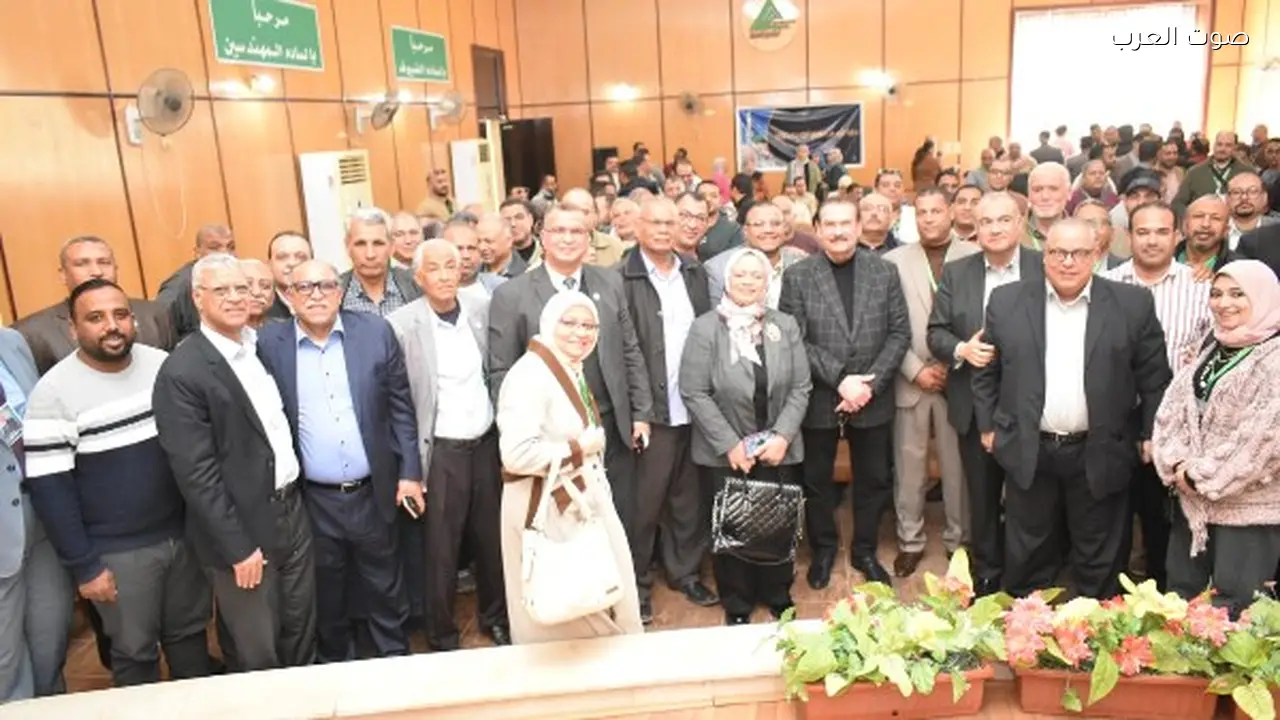 هاني ضاحي يقدم وعوداً جديدة لمهندسي الوادي الجديد