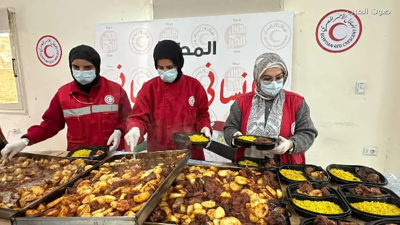 هلال الخير يقيم موائد إفطار ويوزع سلال غذائية في 6 رمضان