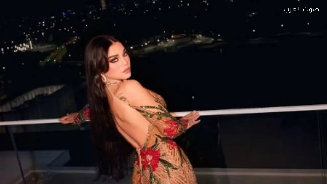 هيفاء وهبي تتألق بفستان يبرز رشاقتها