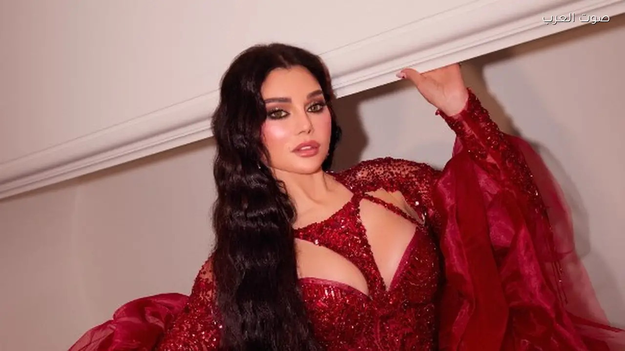 هيفاء وهبي تظهر رشاقتها في عيد الحب