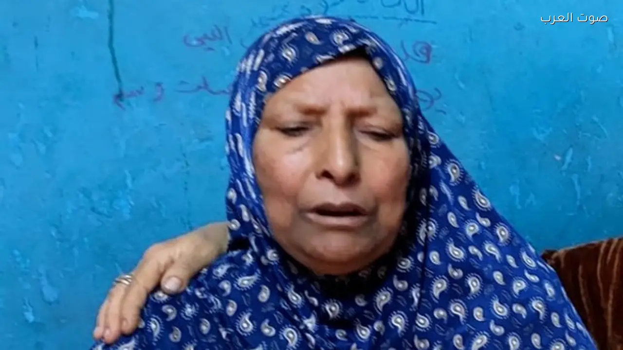 والدة إسلام: ابني تعرض للإهانة بسبب ملابس نسائية في بنها