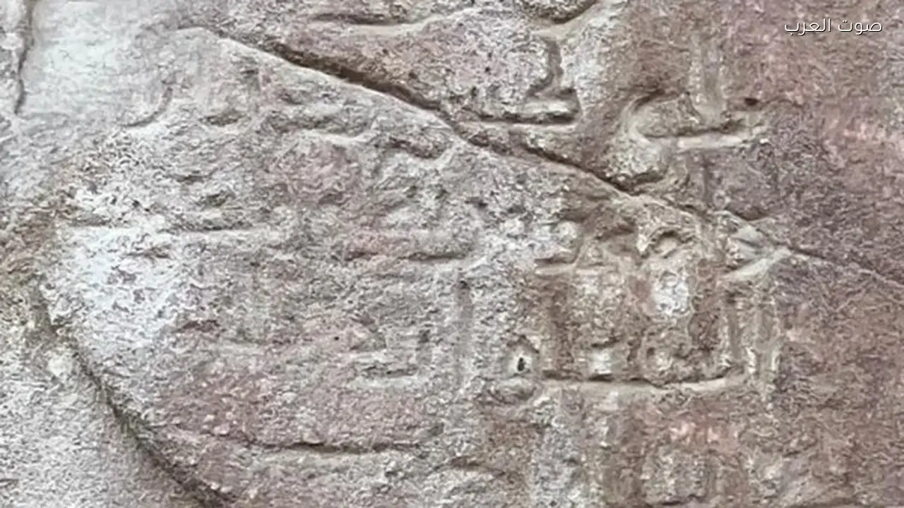 وثائق صخرية تكشف رحلة حجاج مصريين إلى جبل الشريعة بسيناء