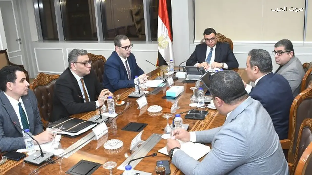 وزير الإسكان يراجع ملفات الهيئة العامة للتنمية السياحية