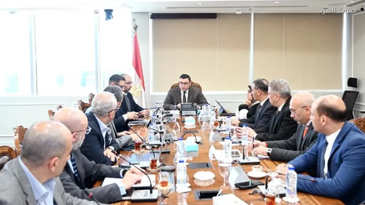 وزير الإسكان يشدد على أهمية الجودة والنظافة بشواطئ العلمين الجديدة