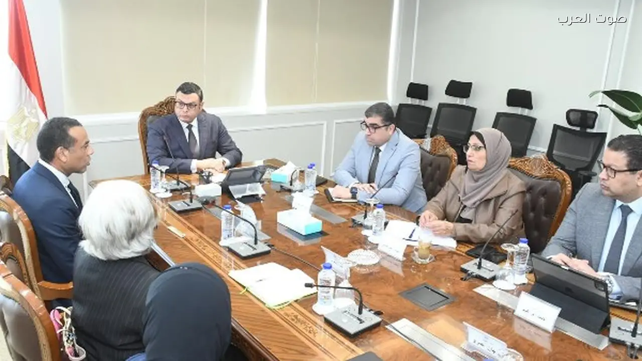 وزير الإسكان يناقش التعاون مع مدير مكتب الهابيتات في مصر