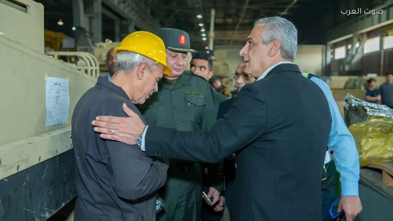 وزير الإنتاج الحربي يتفقد منظومة K9 A1 EGY ومدرعات سينا