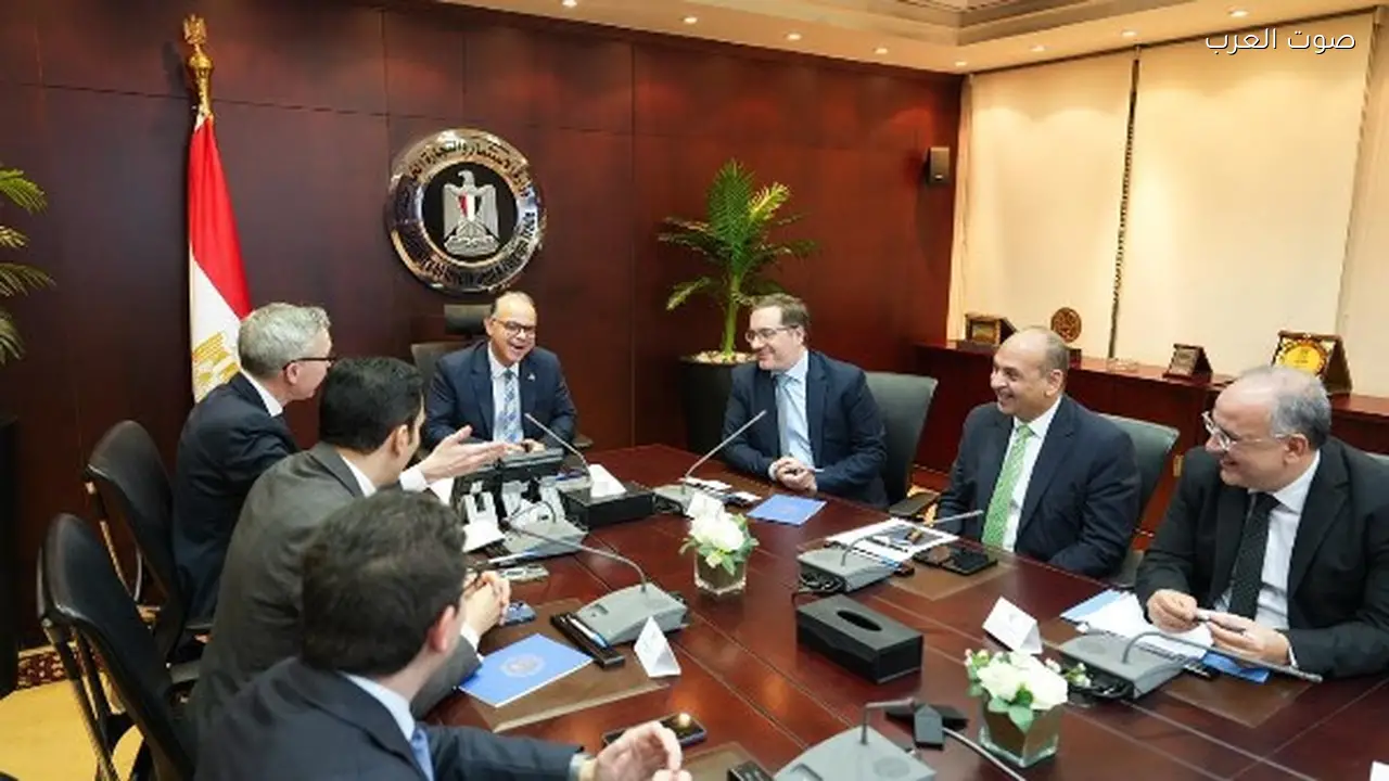 وزير الاستثمار يناقش مع رئيس سكاتك النرويجية تعاون الطاقة المتجددة