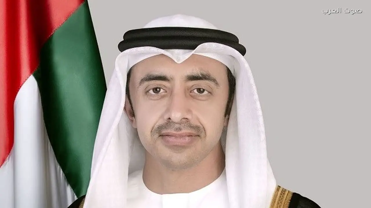 وزير الخارجية الإماراتي يبحث هاتفياً مع نظيرته البريطانية العلاقات الثنائية