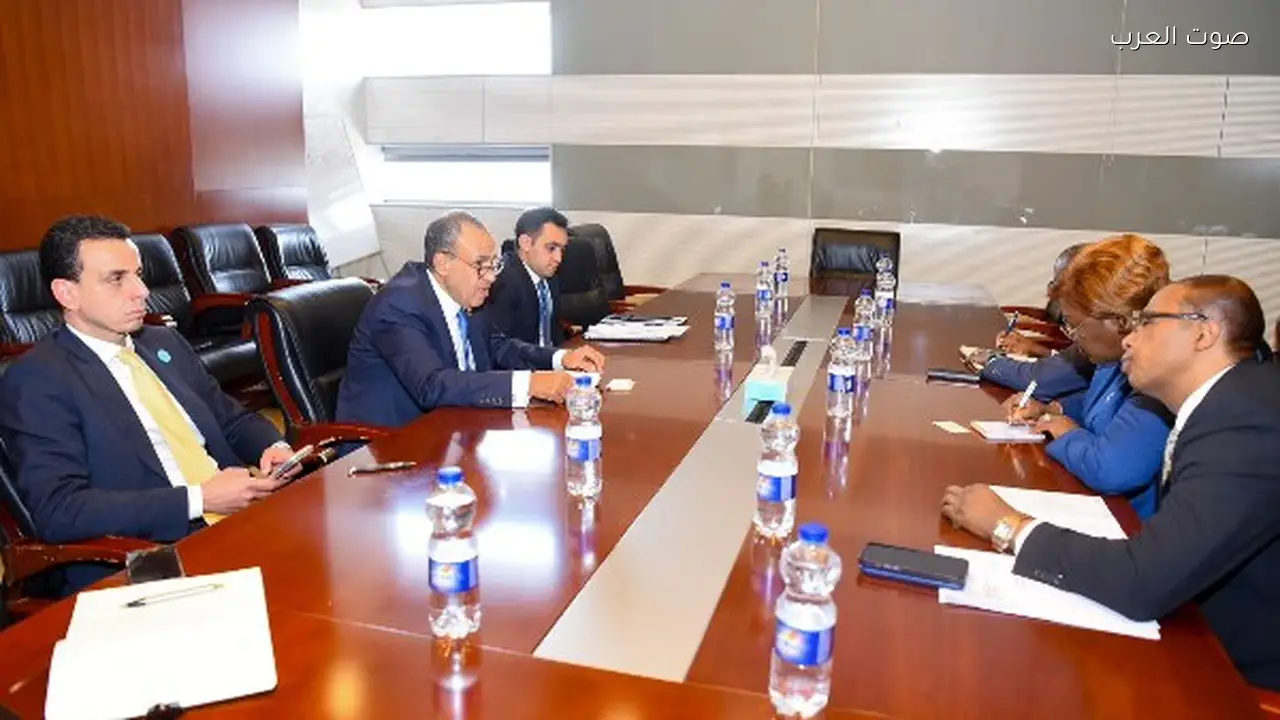 وزير الخارجية يبحث مع نظيرته الإيفوارية تعزيز العلاقات والتعاون