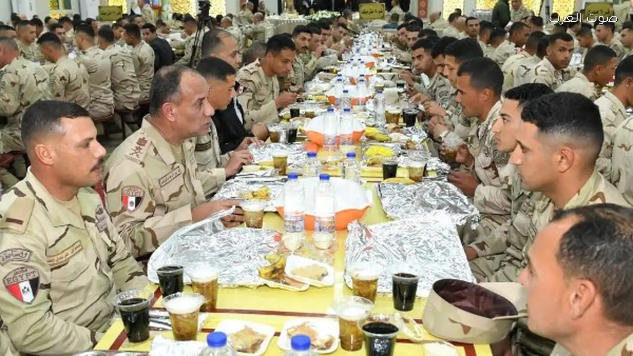 وزير الدفاع يؤكد أهمية الكفاءة القتالية لحماية الوطن